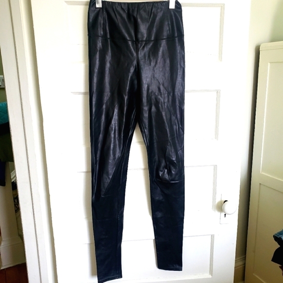 Aritzia WILFRED FAUX VEGAN LEATHER DARIA LEGGING PANTS BLACK SIZE XS - Picture 3 of 14